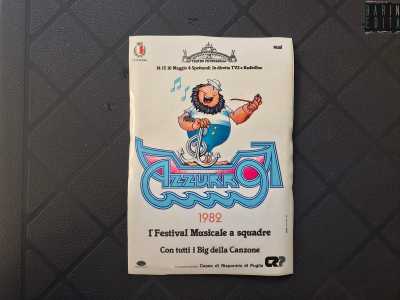 C�� anche la locandina originale: raffigurava un marinaio barbuto con un�ancora che si arriccia in una chiave di violino